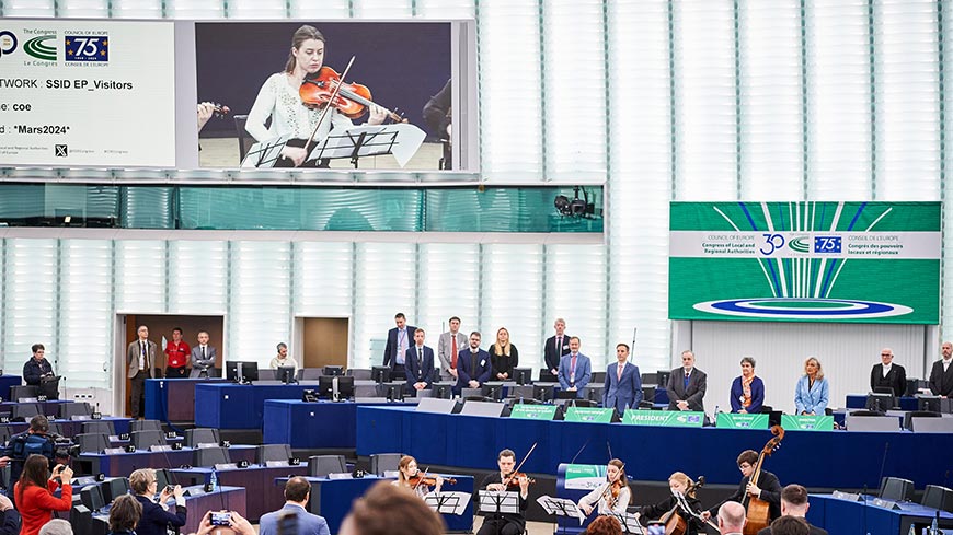 Young Ukrainian musicians play at the opening of the 46th Congress session