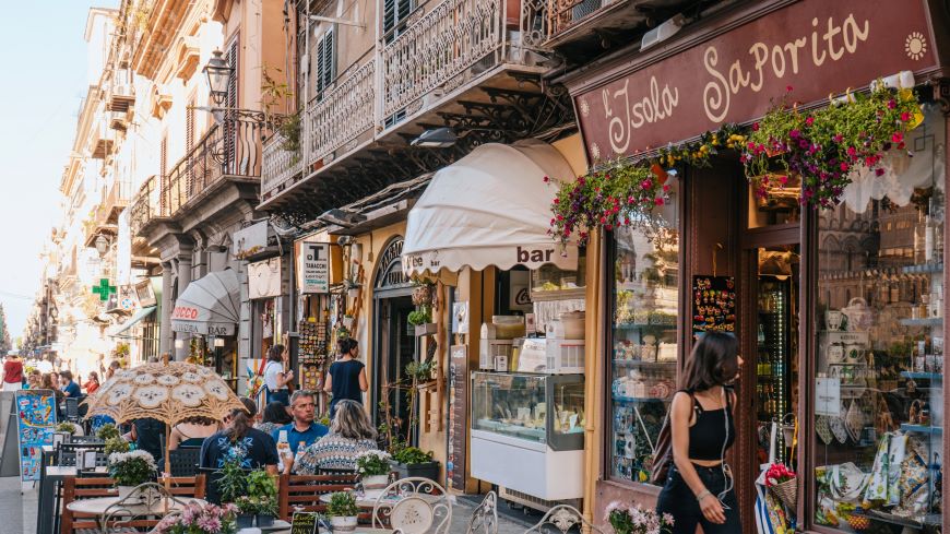 Teaching of and in Italian minority languages varies considerably between regions of Italy