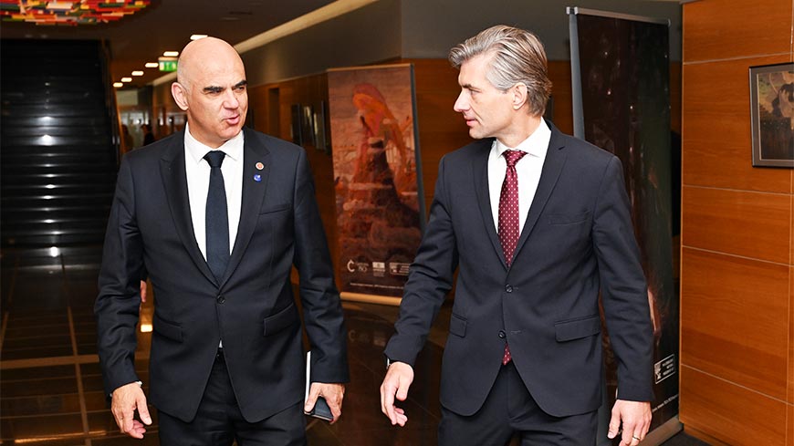 Secretary General discusses challenges to democracy and the rule of law on official visit to Lithuania