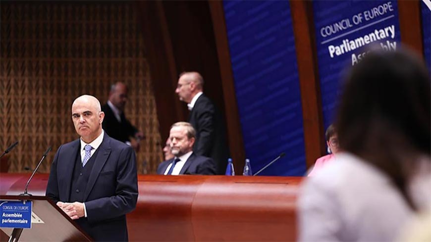 Le Secrétaire Général exhorte les parlementaires à faire progresser la démocratie et à continuer d’œuvrer en faveur de l’Ukraine