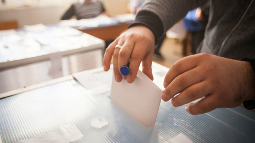 Congrès : les autorités locales doivent agir maintenant contre l'ingérence étrangère dans les élections