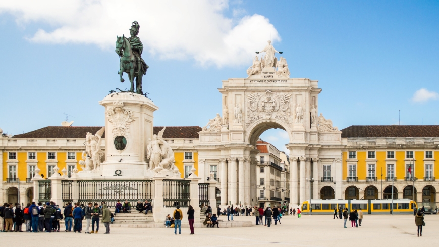 Progress made on measures preventing central-government corruption in Portugal