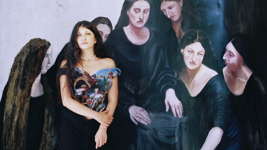 Die Künstlerin Selma Selman, deren Werk aus einer weiblichen Roma-Perspektive entstanden ist