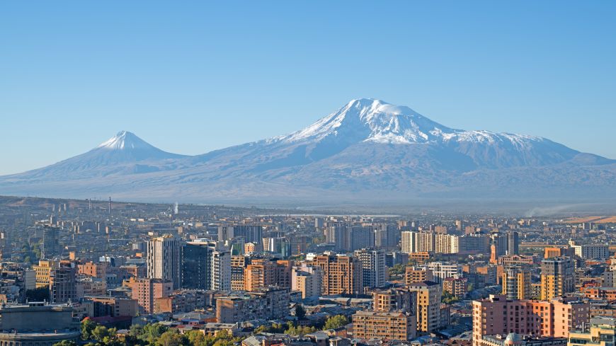 La crescente domanda di manodopera migrante in Armenia ha dato luogo a pratiche abusive da parte delle agenzie di reclutamento e allo sfruttamento da parte dei datori di lavoro