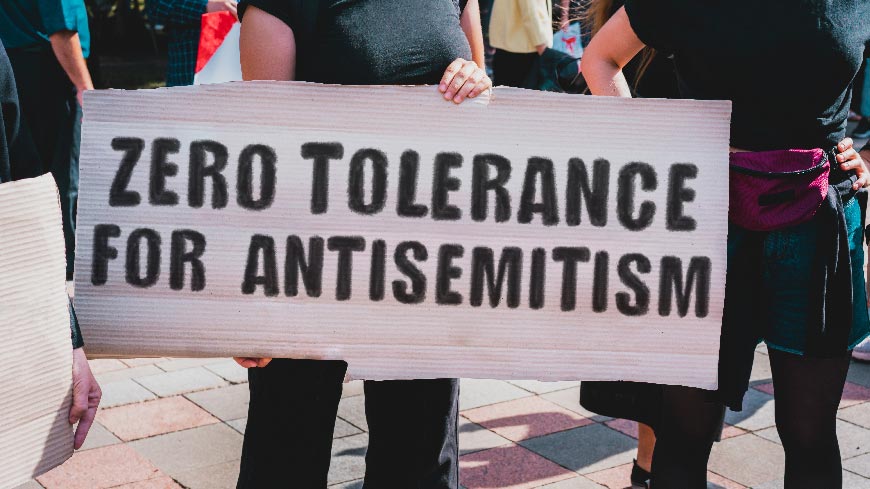 Правительства должны активизировать борьбу с антисемитизмом во всех его формах, заявила Комиссия по борьбе с расизмом