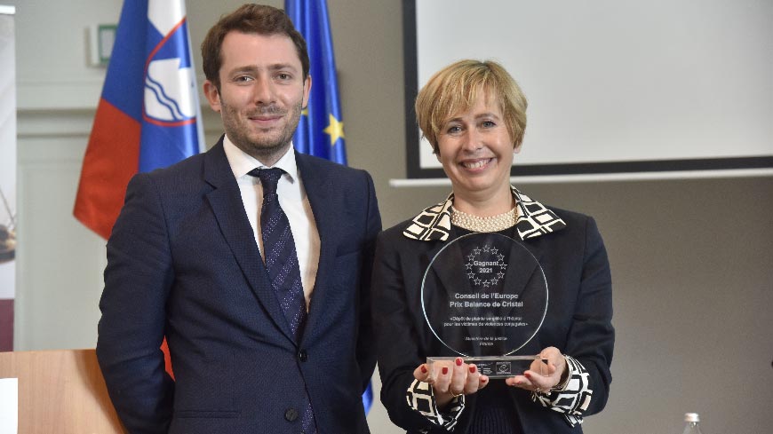 Französisches Justizministerium gewinnt Europaratspreis „Kristallwaage der Justiz“