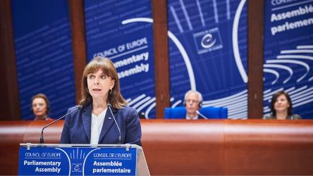 Griechische Präsidentin ruft zur Stärkung des Europarates angesichts des russischen Angriffs und anderer Probleme auf