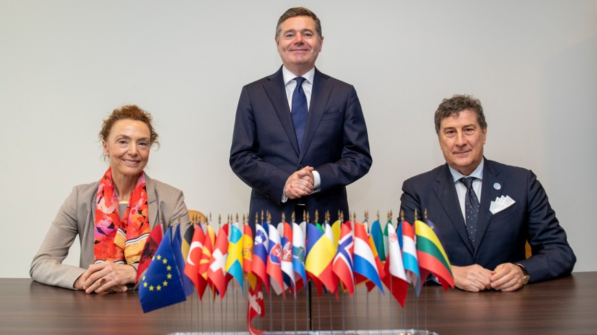 From left to right: Marija Pejčinović Burić, Secretary General of the Council of Europe, Paschal Donohoe, Minister for Finance of Ireland and President of the Eurogroup and Carlo Monticelli, CEB Governor. © maxwellpix