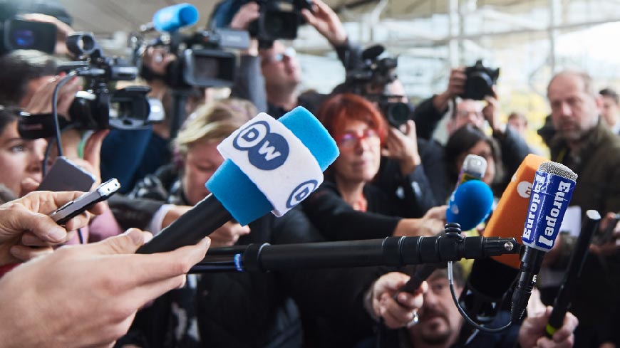 Tag der Pressefreiheit: Generalsekretärin fordert europäische Staaten dringend auf, Journalismus zu schützen und Sicherheit von Journalisten zu verbessern
