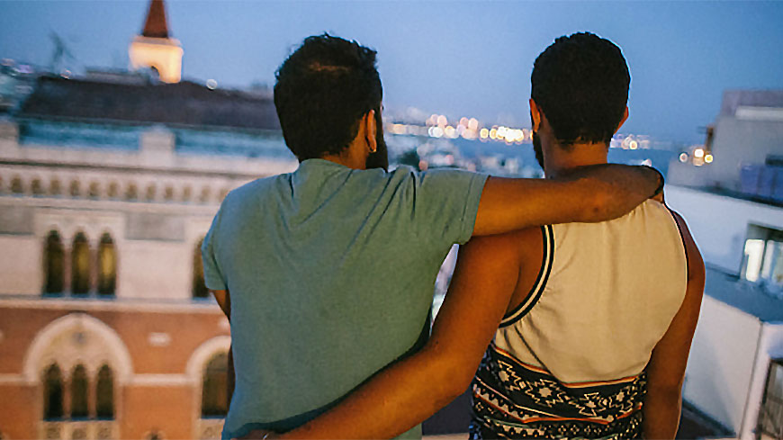 Zwei LGBTI-Personen, die aus Syrien geflohen sind, um in Europa Asyl zu suchen – Foto: Bradley Secker