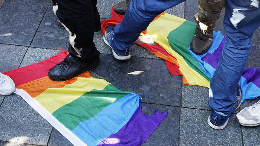 La lunga marcia contro l’omofobia e la transfobia