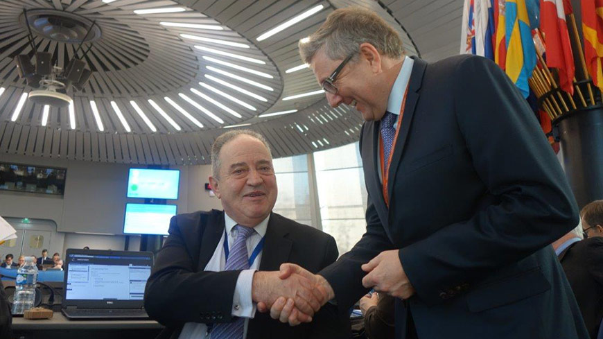Thomas Kattau, Deputy Executive Secretary of the Pompidou Group, congratulates Ambassador Santiago Oñate Laborde, Permanent Observer of Mexico to the Pompidou Group