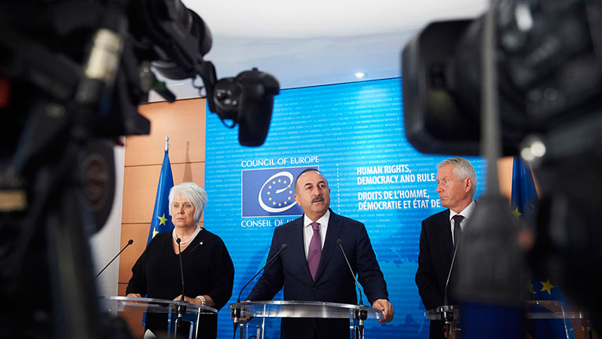 Marina Kaljurand, Mevlüt Çavuşoğlu und Thorbjørn Jagland