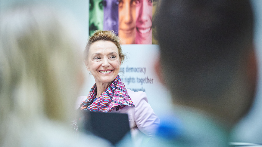 La secretaria general: “necesitamos las ideas, las voces y la energía de los jóvenes de Europa para triunfar en la lucha por los derechos humanos, la democracia y el Estado de derecho”