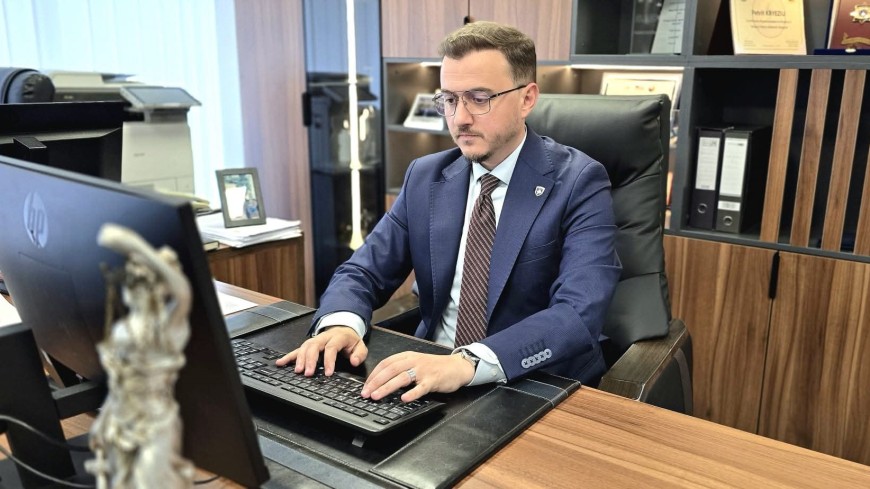 Chief Prosecutor of the Basic Prosecution Office in Prizren, Petrit Kryeziu while using the online templates to facilitate his daily work