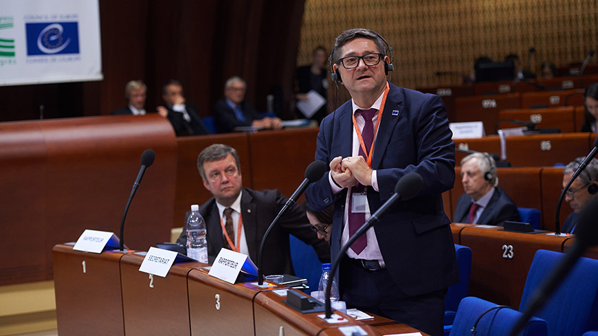 Prévenir la radicalisation dans les villes et les régions : le Congrès consolide sa stratégie
