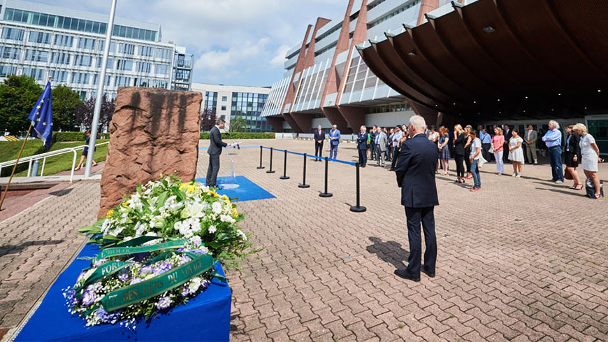 Il Consiglio d’Europa rende omaggio alle vittime dell’Olocausto dei Rom