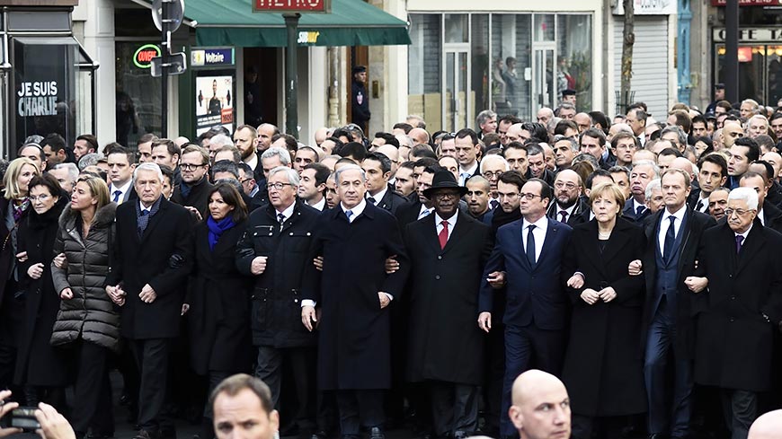 Il Segretario generale Thorbjørn Jagland (terzo da sinistra) alla marcia per l’unità per le vittime dell’attacco a Charlie Hebdo e la libertà d’espressione a Parigi, su invito del Presidente Hollande e del Governo francese (gennaio 2015) - Foto AFP