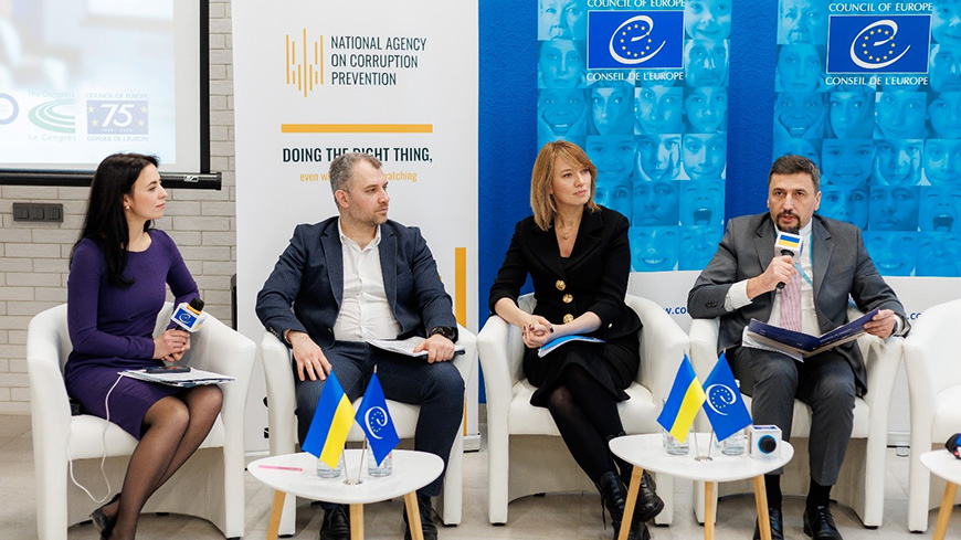 Left to right: Iryna TYMCHENKO, Head of the Division of Capacity Building and Integrity of the Public Sector of the National Agency on Corruption Prevention, Yaroslav LYUBCHENKO, acting Head of the National Agency on Corruption Prevention, Olena SHULYAK, MP, Chair of the Parliamentary Committee on Local Self-Government, Maciej JANCZAK, Head of the Council of Europe Office in Ukraine