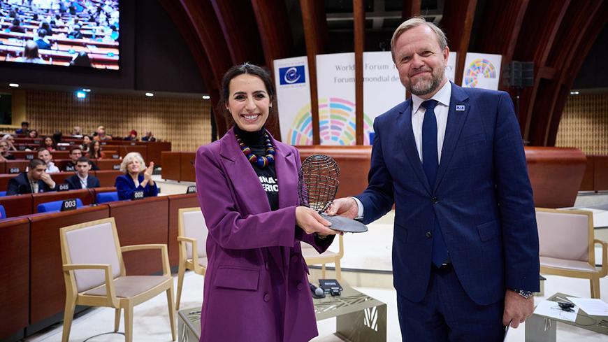 Michele Bravos receives Democratic Innovation Award 2024
