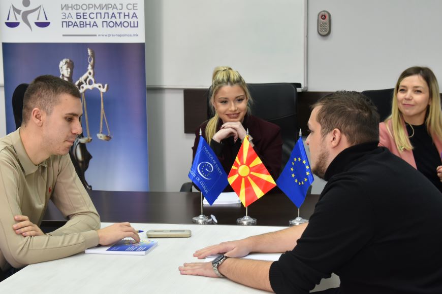 Студенти по право од правните клиники во Северна Македонија учат како да даваат бесплатна правна помош