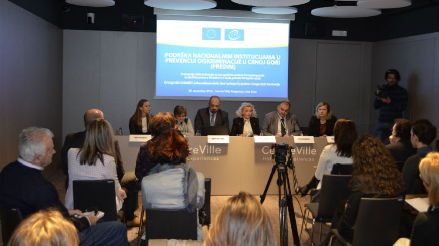 Presentation of anti-discrimination booklets