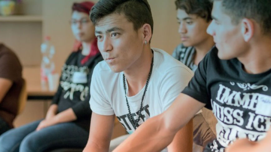 Guidelines on working with young refugees and migrants: fostering cross-sectoral co-operation