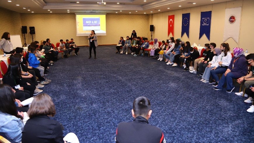 Le projet Renforcer la culture de la démocratie dans les établissements d’enseignement a organisé des ateliers pour les enfants à Ankara