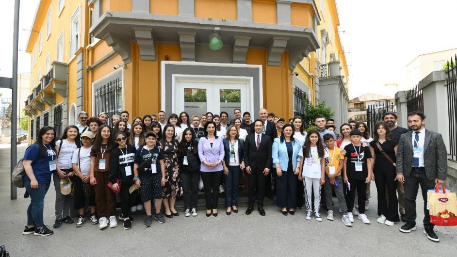 Renforcer la culture de la démocratie dans les établissements d’enseignement : Visite d'étude d'enfants turcs en Albanie