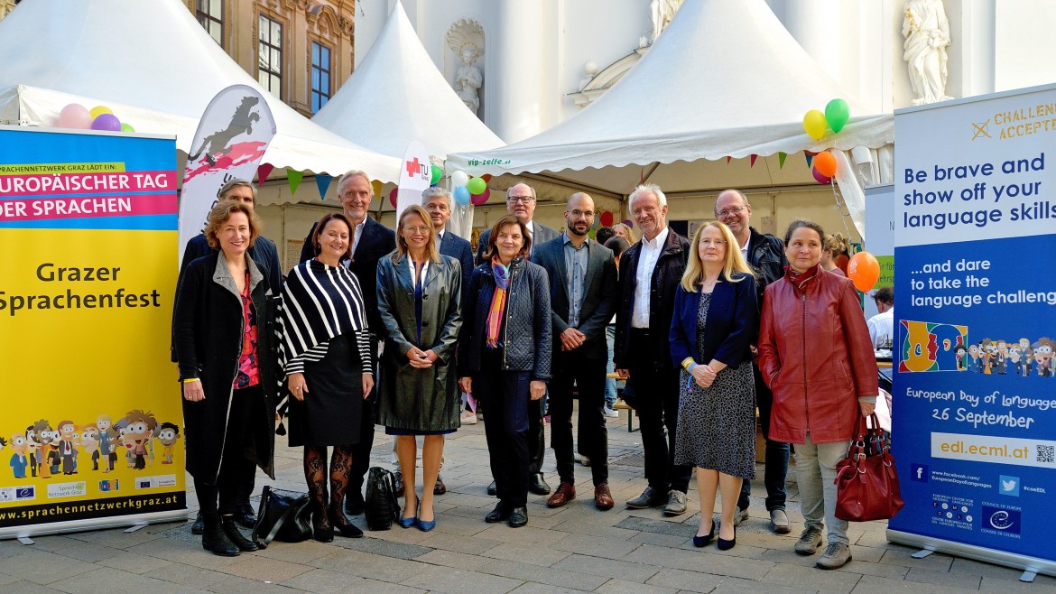 Copyright: cp-pictures. Sjur Bergan, Head of the CoE Education Department, and Sarah Breslin, ECML Executive Director, are photographed with the event organisers and official representatives of the Austrian city, regional and national authorities