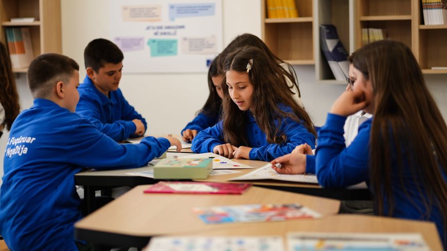 Construire l'avenir : le Conseil de l'Europe et la Suède lancent un « laboratoire de la démocratie » dans une école de Tirana