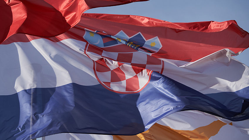 Croatia should remedy gaps in minority language use