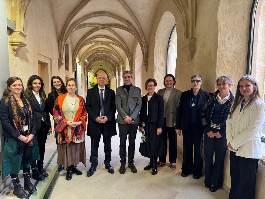 ©Coucil of Europe (from left to right: Marie SAUTIN (Project Officer, Council of Europe); Beyza GÖÇGÜN (Intern, EICR); Amélie CHARTIER (Executive Assistant, Council of Europe); Eszter CSONKA-TAKÁCS (Hungary); Amb. André BIEVER (EICR President); Sergio ORTEGA MUÑOZ (Spain, EPA Vice-Chair); Meltem ÖNHON (Türkiye, EPA Chair); Baiba MURNIECE (Latvia); Maria LUPRANO (Italy); Irena GUIDIKOVA (Ad Interim EPA Executive Secretary); Crina ZUGRAV (Junior Project Officer, EICR)