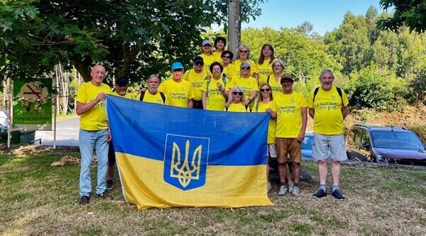 Chemins de Saint-Jacques de Compostelle : plus d’un millier de pèlerins marchent pour la paix en Ukraine 
