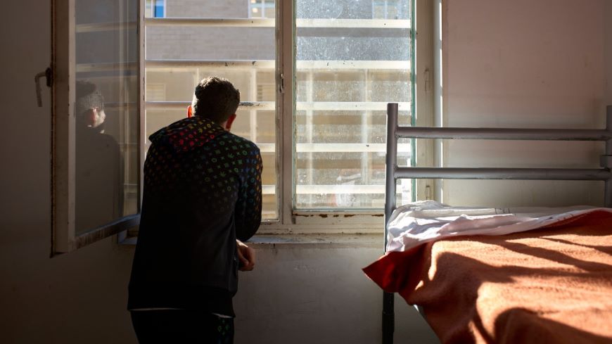 Forte surpopulation carcérale et proportion croissante de personnes âgées et de femmes parmi les détenus dans les prisons européennes