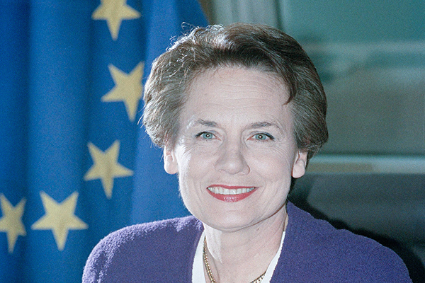 Catherine Lalumière, Secrétaire générale du Conseil de l'Europe (1989-1994) et  Vice-présidente du Parlement européen (2001- 004)