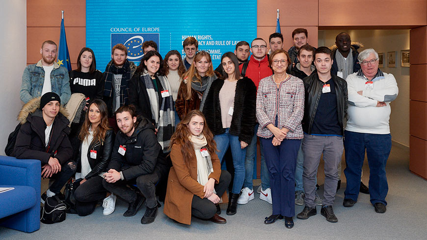 La Secrétaire Générale adjointe rencontre des étudiants de l'Institut européen de journalisme