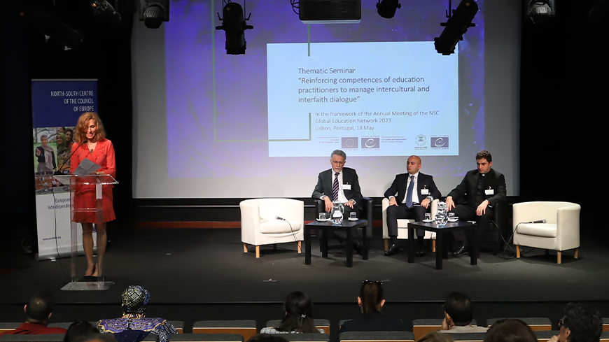 Le séminaire « Renforcer les compétences des praticiens de l’éducation pour gérer le dialogue interculturel et interreligieux » a lieu aujourd’hui.