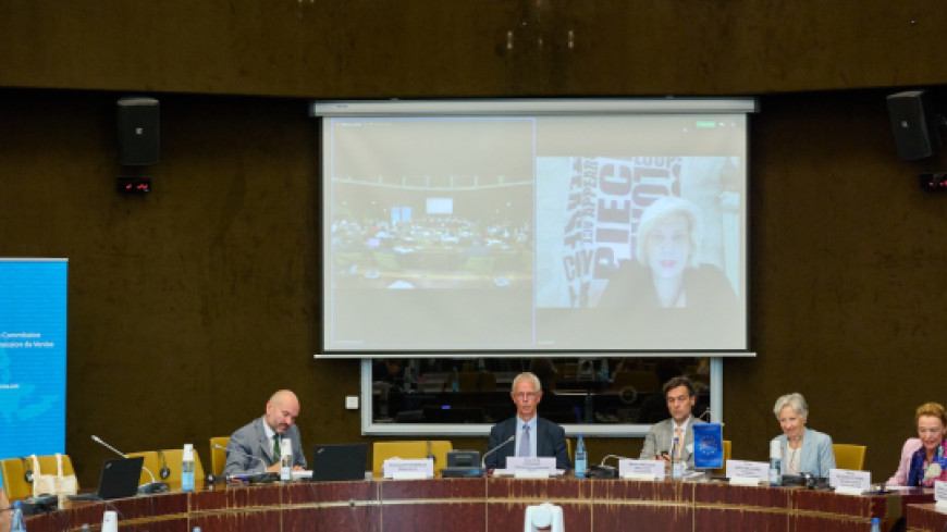 SOCIÉTÉ CIVILE : POUVOIR ET RESPONSABILITÉ - Table ronde internationale