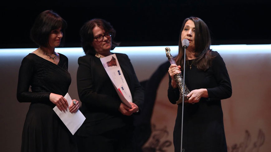 Anca Damian recevant le Prix Audentia, premier prix Eurimages à la meilleure réalisatrice