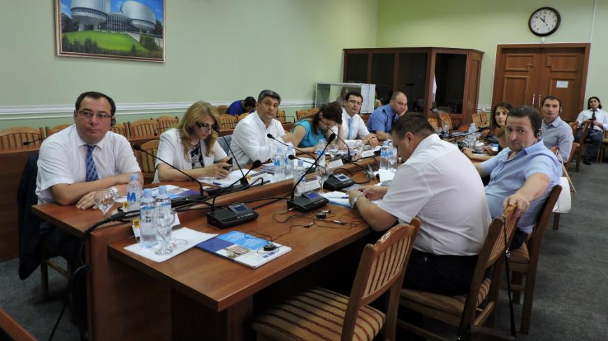 Réunion du groupe de travail sur la conduite des enquêtes e satisfaction dans les tribunaux pilotes en Azerbaïdjan