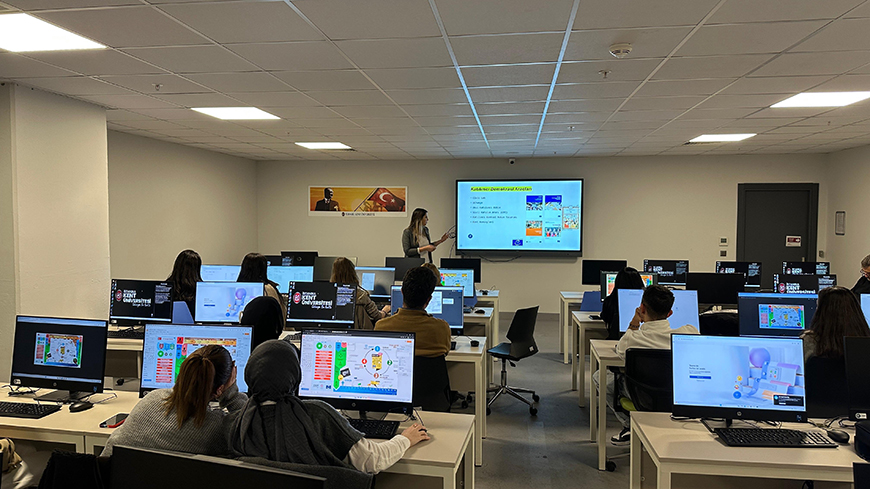 Autonomiser les leaders de demain : Atelier UChange à l’Université İstanbul Kent