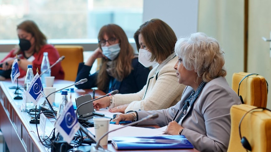 Conférence internationale des femmes roms : « Protéger les droits de l’homme et la dignité des femmes Roms et des Gens du Voyage en temps de crise »