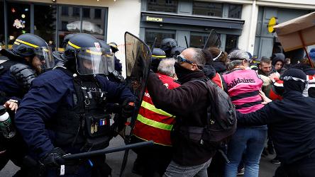 Демонстрации во Франции: свобода слова и собраний должны быть защищены от всех форм насилия