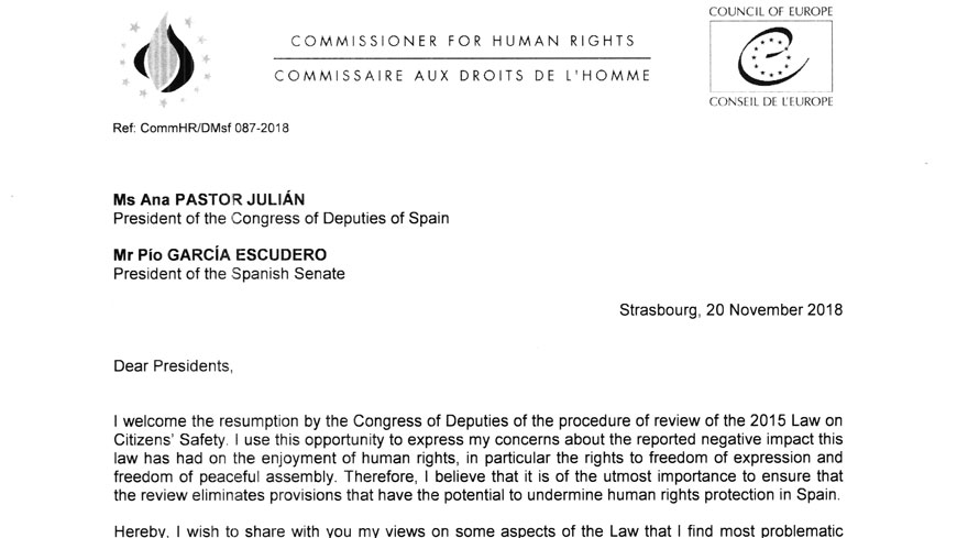 Комиссар настоятельно призывает Испанию обеспечить, чтобы Закон о Безопасности граждан гарантировал право на свободу выражения мнений и свободу мирных собраний