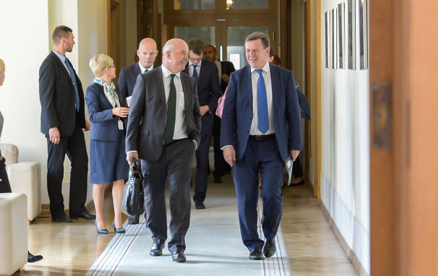 Le premier ministre Māris Kučinskis avec le Commisssaire aux droits de l'homme du conseil de l'Europe Nils Muižnieks ©Latvia State Chancellery