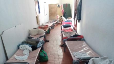 Les autorités espagnoles doivent trouver d’autres solutions pour héberger les migrants, dont des demandeurs d'asile, qui vivent dans des conditions déplorables à Melilla
