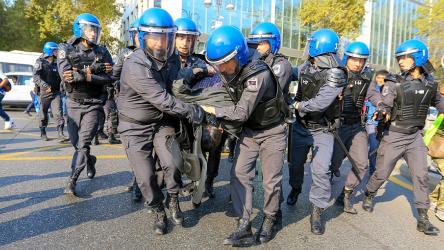 Комиссар выражает обеспокоенность по поводу поведения полиции и ограничении прав людей во время проведения мирного протеста в Азербайджане