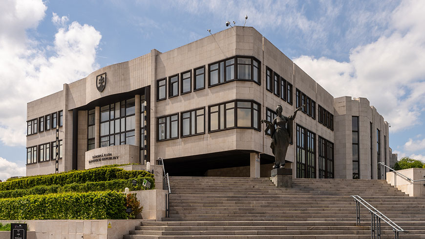 Slovak Republic: Parliament should not adopt Constitutional amendments that undermine human rights
