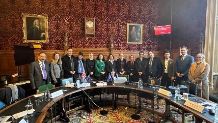 زيارة دراسية إلى برلمان في المملكة المتحدة حول الديمقراطية التشاركية